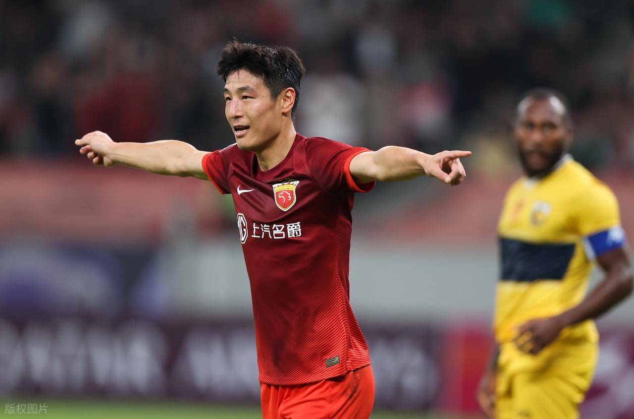 中国足球的悲哀！国足前锋本赛季0进球0助攻，却成中国金球奖候选