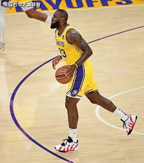 詹姆斯的遗憾：虽然助攻榜单位居第二，但很难超越第一