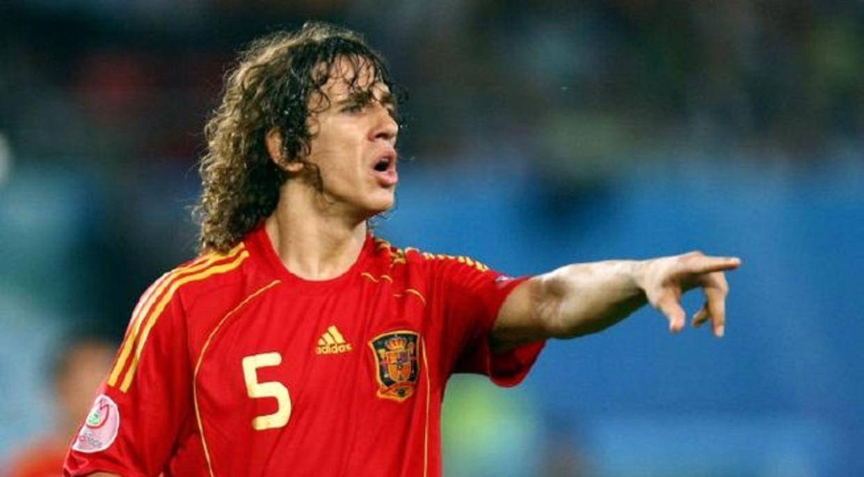 这个解说跟足球解说一样，巴萨中场普约尔抢断成功，迅速传给因涅斯塔，之后配合布斯克茨和梅西完成绝杀，巴萨领先皇马