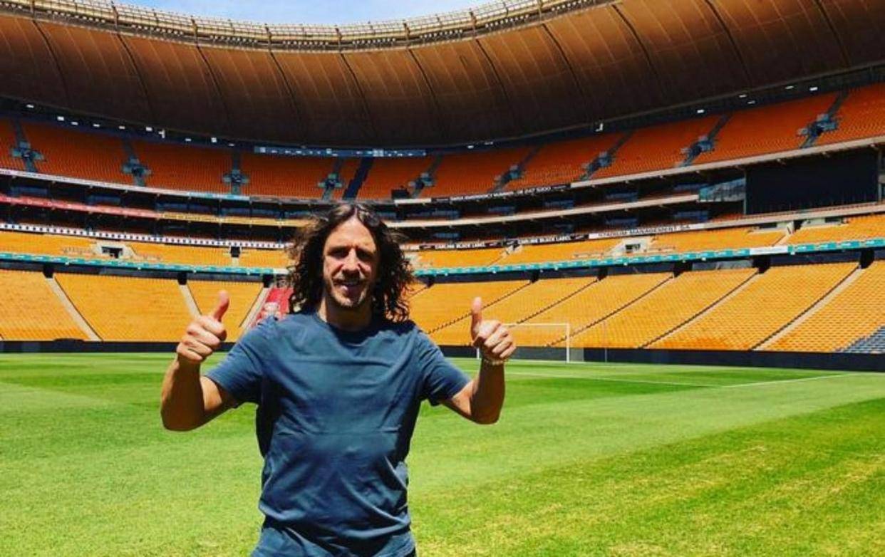 这个解说跟足球解说一样，巴萨中场普约尔抢断成功，迅速传给因涅斯塔，之后配合布斯克茨和梅西完成绝杀，巴萨领先皇马