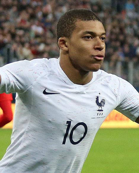 法国队2026年世界杯潜在首发阵容曝光：姆巴佩领衔，冠军呼声高涨？