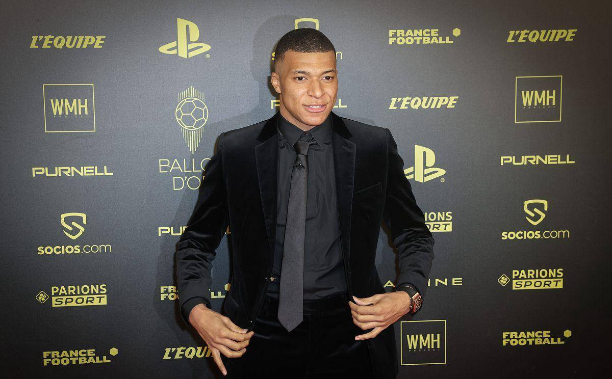 法国队2026年世界杯潜在首发阵容曝光：姆巴佩领衔，冠军呼声高涨？