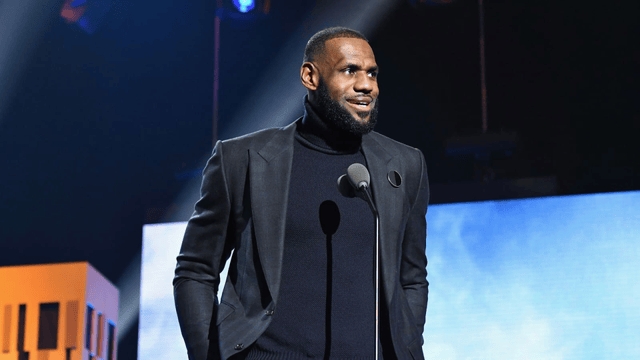 詹姆斯全明星采访实录：我更喜欢东西部对抗赛制 湖人冲冠关键在健康